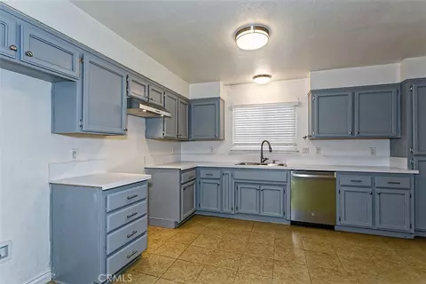 Kitchen - 16188 Live Oak, Hesperia, CA 92345 photo 1 of 4