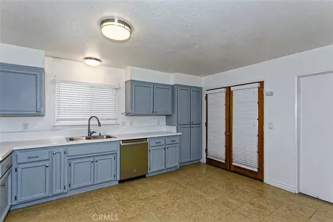 Kitchen - 16188 Live Oak, Hesperia, CA 92345 photo 2 of 4