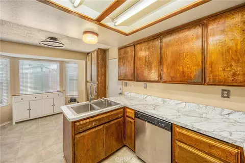 Kitchen - 14742 Rivers Edge Rd, Helendale, CA 92342 photo 6 of 6