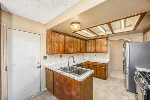 Kitchen - 14742 Rivers Edge Rd, Helendale, CA 92342 photo 2 of 6