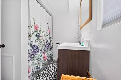 Bath - 20401 Stanford Ave, Riverside, CA 92507 photo 2 of 5