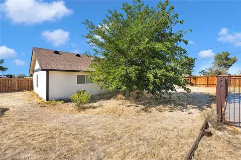 Exterior - 11425 Kiowa Rd, Apple Valley, CA 92308 photo 6 of 7