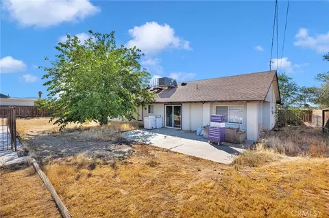 Exterior - 11425 Kiowa Rd, Apple Valley, CA 92308 photo 3 of 7