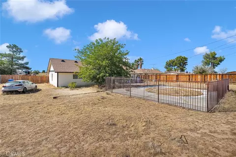 Exterior - 11425 Kiowa Rd, Apple Valley, CA 92308 photo 5 of 7