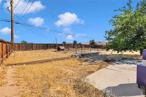 Exterior - 11425 Kiowa Rd, Apple Valley, CA 92308 photo 2 of 7