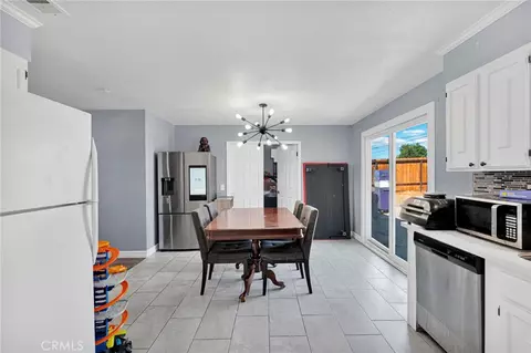 Dining - 11425 Kiowa Rd, Apple Valley, CA 92308 photo 1 of 1