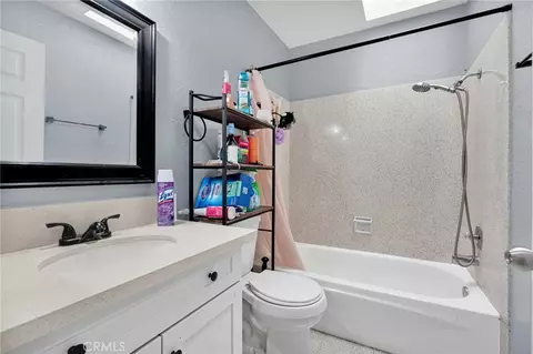 Bath - 11425 Kiowa Rd, Apple Valley, CA 92308 photo 1 of 6