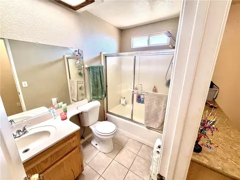Bath - 10885 9th Ave, Hesperia, CA 92345 photo 1 of 1