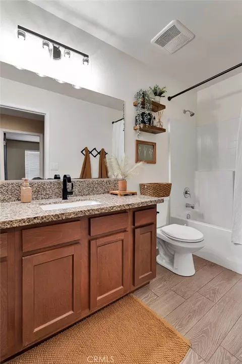 Bath - 9357 Jacaranda Ave, Hesperia, CA 92345 photo 2 of 3