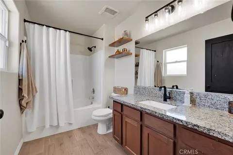 Bath - 9357 Jacaranda Ave, Hesperia, CA 92345 photo 3 of 3
