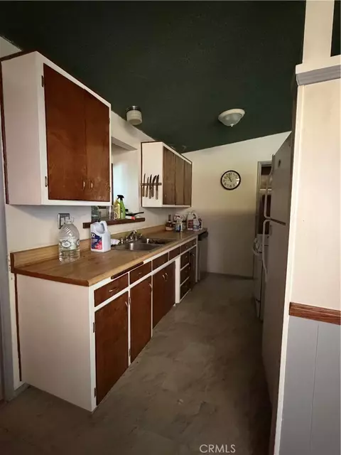 Kitchen - 25515 Cheryle, Barstow, CA 92311 photo 1 of 1