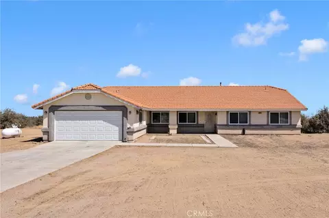 Exterior - 9352 Cedar St, Phelan, CA 92371 photo 2 of 7