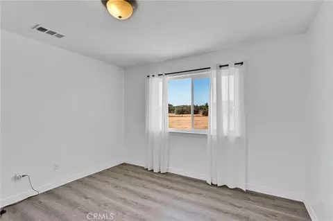 Bedroom - 9352 Cedar St, Phelan, CA 92371 photo 4 of 9