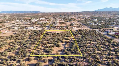 View/Area - 9352 Cedar St, Phelan, CA 92371 photo 2 of 5