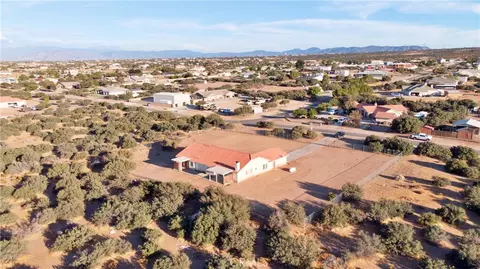 View/Area - 9352 Cedar St, Phelan, CA 92371 photo 4 of 5