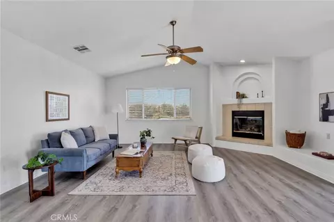 Living - 9352 Cedar St, Phelan, CA 92371 photo 4 of 5