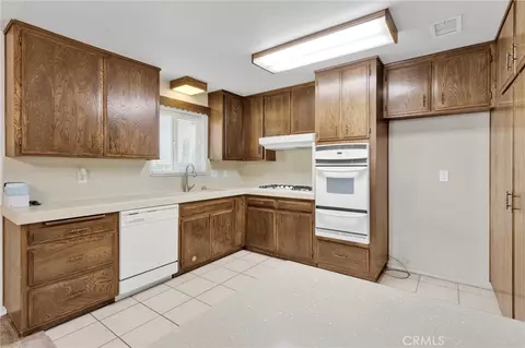 Kitchen - 11919 11th, Hesperia, CA 92345 photo 4 of 5