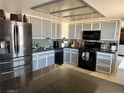 Kitchen - 21064 Sioux, Apple Valley, CA 92308 photo 2 of 2
