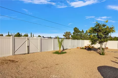 Exterior - 20360 Ituma, Apple Valley, CA 92308 photo 13 of 17