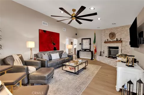 Living - 20360 Ituma, Apple Valley, CA 92308 photo 4 of 4