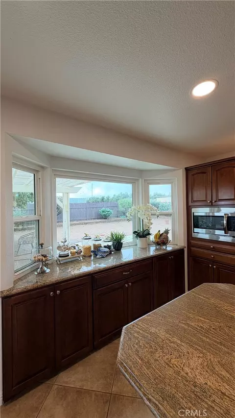 Kitchen - 9275 Rattlesnake, Phelan, CA 92371 photo 5 of 6