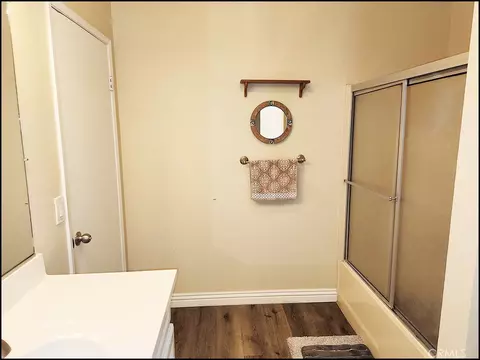 Bath - 27400 Cloverleaf Ln, Helendale, CA 92342 photo 2 of 2