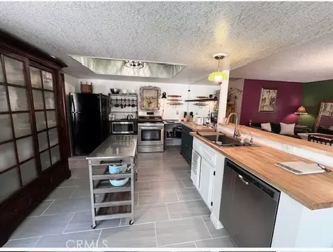Kitchen - 14070 Seminole, Apple Valley, CA 92307 photo 4 of 5