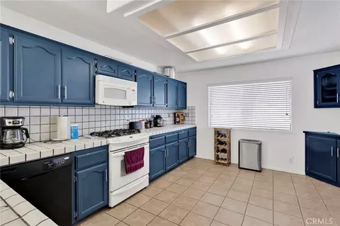 Kitchen - 18146 Orange, Hesperia, CA 92345 photo 2 of 4