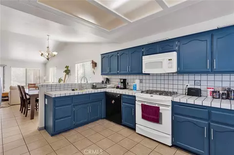 Kitchen - 18146 Orange, Hesperia, CA 92345 photo 3 of 4