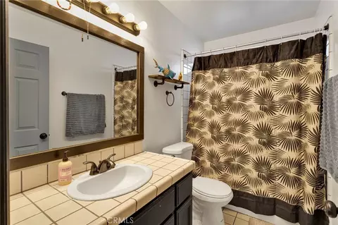 Bath - 18146 Orange, Hesperia, CA 92345 photo 3 of 7