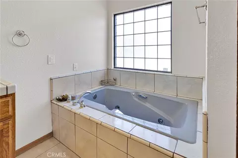 Bath - 18146 Orange, Hesperia, CA 92345 photo 5 of 7