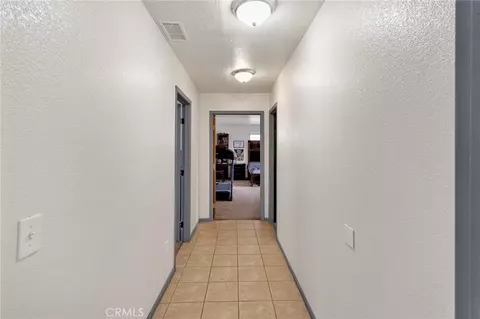 Entry Way - 18146 Orange, Hesperia, CA 92345 photo 3 of 3