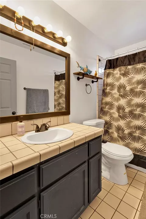 Bath - 18146 Orange, Hesperia, CA 92345 photo 4 of 7