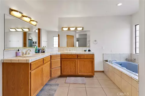 Bath - 18146 Orange, Hesperia, CA 92345 photo 6 of 7