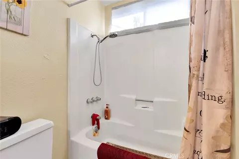 Bath - 16167 Chestnut, Hesperia, CA 92345 photo 3 of 3