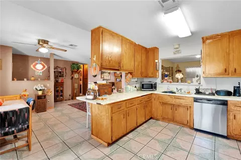Kitchen - 16167 Chestnut, Hesperia, CA 92345 photo 2 of 3