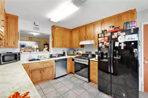 Kitchen - 16167 Chestnut, Hesperia, CA 92345 photo 1 of 3