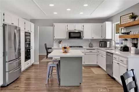 Kitchen - 19649 Powhatan, Apple Valley, CA 92308 photo 2 of 6