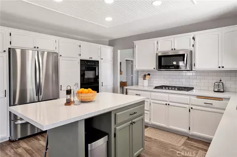 Kitchen - 19649 Powhatan, Apple Valley, CA 92308 photo 6 of 6