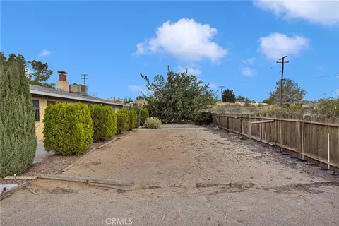 Exterior - 19203 Seneca Rd, Apple Valley, CA 92307 photo 8 of 12