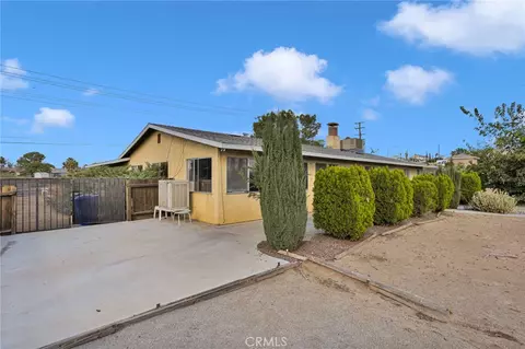 Exterior - 19203 Seneca Rd, Apple Valley, CA 92307 photo 7 of 12