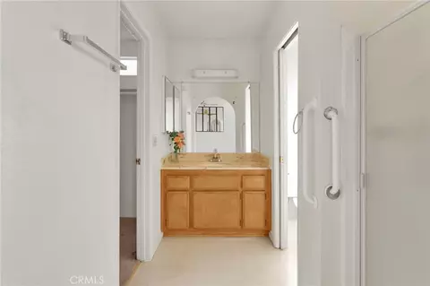 Entry Way - 19203 Seneca Rd, Apple Valley, CA 92307 photo 3 of 3