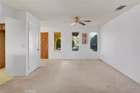 Living - 19203 Seneca Rd, Apple Valley, CA 92307 photo 6 of 9