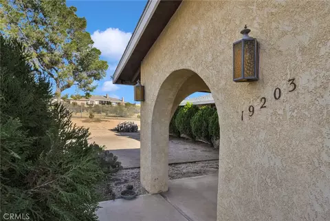 Exterior - 19203 Seneca Rd, Apple Valley, CA 92307 photo 4 of 12