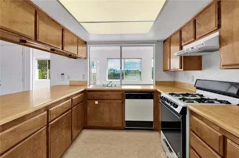Kitchen - 19203 Seneca Rd, Apple Valley, CA 92307 photo 2 of 5