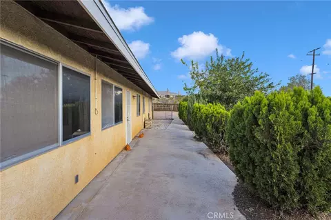 Exterior - 19203 Seneca Rd, Apple Valley, CA 92307 photo 10 of 12