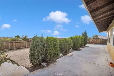 Exterior - 19203 Seneca Rd, Apple Valley, CA 92307 photo 6 of 12