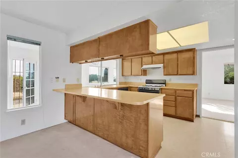 Kitchen - 19203 Seneca Rd, Apple Valley, CA 92307 photo 5 of 5