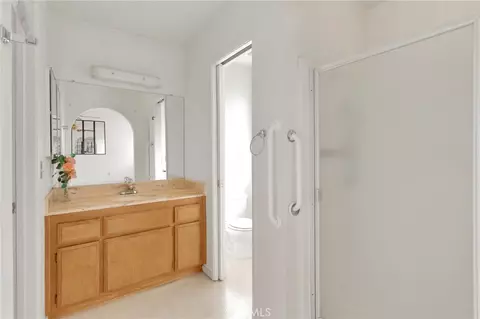Bath - 19203 Seneca Rd, Apple Valley, CA 92307 photo 1 of 3