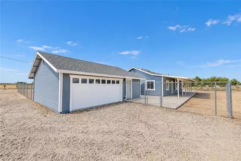 Exterior - 11765 Cottontail Ln, Apple Valley, CA 92308 photo 5 of 5